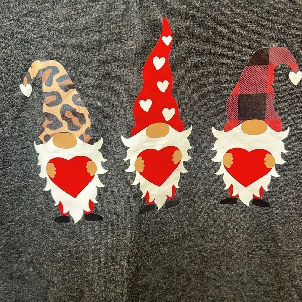 122. Valentine Themed Gray Short sleeve T-Shirt, 3 decorative Gnomes on front, L - Picture 2 of 5